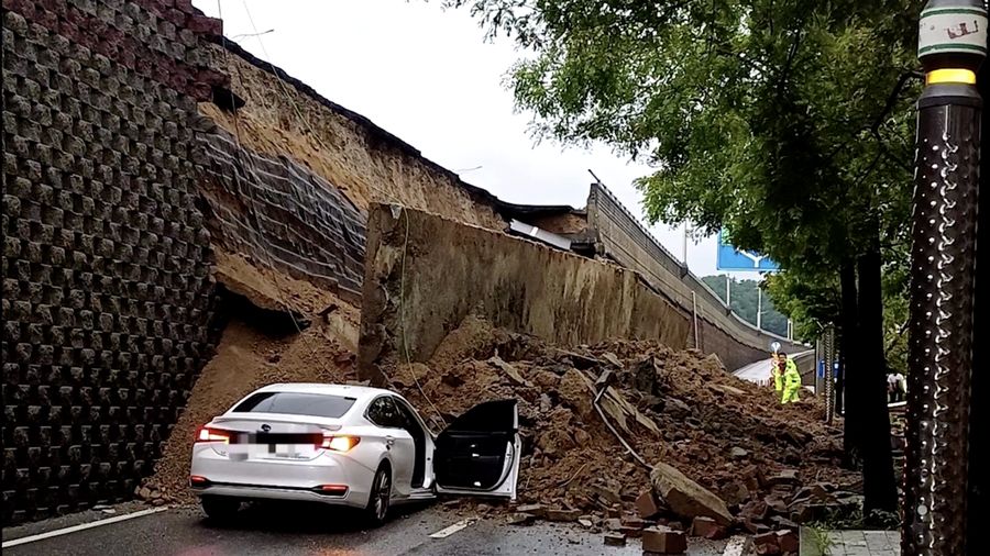 Pemandangan udara banjir yang disebabkan oleh hujan deras di Yesan, Korea Selatan, 17 Juli 2025. Pemandangan udara banjir yang disebabkan oleh hujan deras di Yesan, Korea Selatan, 17 Juli 2025. (Yonhap via REUTERS)
