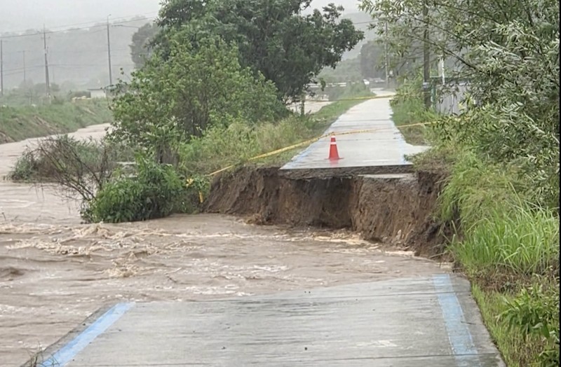 Pemandangan udara banjir yang disebabkan oleh hujan deras di Yesan, Korea Selatan, 17 Juli 2025. Pemandangan udara banjir yang disebabkan oleh hujan deras di Yesan, Korea Selatan, 17 Juli 2025. (Yonhap via REUTERS)
