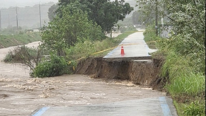 Pemandangan udara banjir yang disebabkan oleh hujan deras di Yesan, Korea Selatan, 17 Juli 2025. (Yonhap via REUTERS)