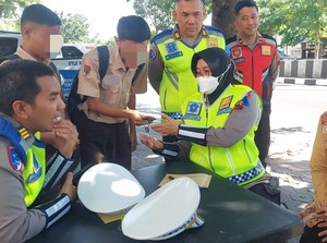 Polisi Tegur 2 Siswa Berknalpot Brong Saat Jam Sekolah di Semarang