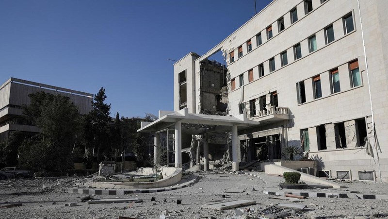 Smoke rises after Israeli strikes on Syria's defense ministry in Damascus, according to Al Jazeera TV, in Damascus, Syria July 16, 2025. REUTERS/Khalil Ashawi