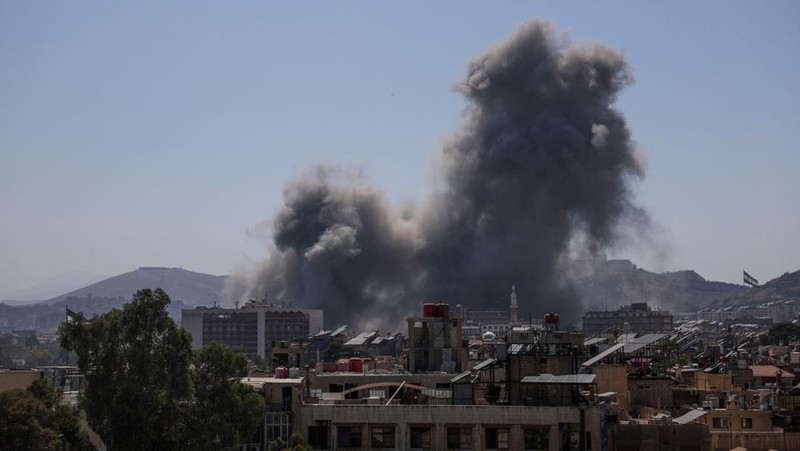 Smoke rises after Israeli strikes on Syria's defense ministry in Damascus, according to Al Jazeera TV, in Damascus, Syria July 16, 2025. REUTERS/Khalil Ashawi