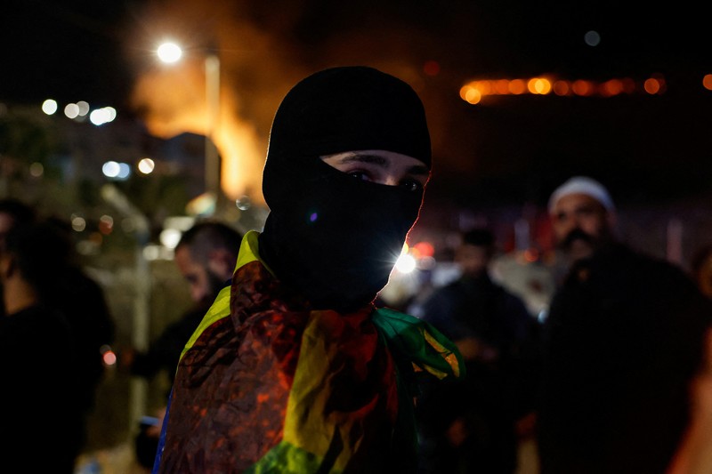 SYRIA-SECURITY/DRUZE-DAMASCUS Smoke rises after Israeli strikes on Syria's defense ministry in Damascus, according to Al Jazeera TV, in Damascus, Syria July 16, 2025. REUTERS/Khalil Ashawi