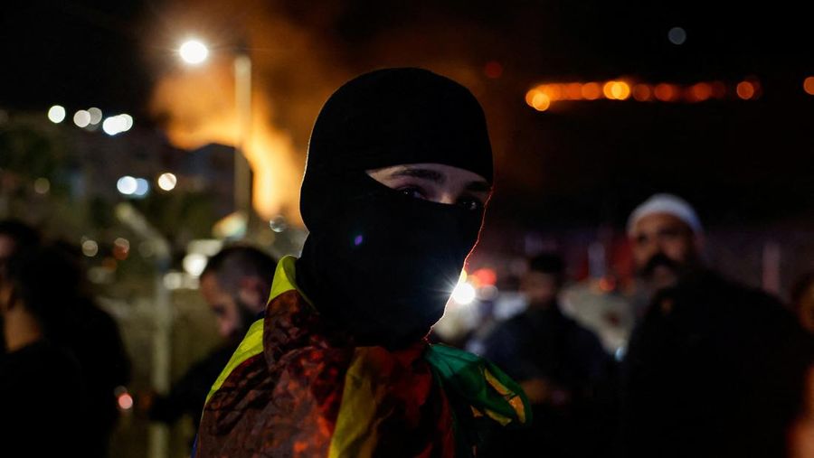Smoke rises after Israeli strikes on Syria's defense ministry in Damascus, according to Al Jazeera TV, in Damascus, Syria July 16, 2025. REUTERS/Khalil Ashawi