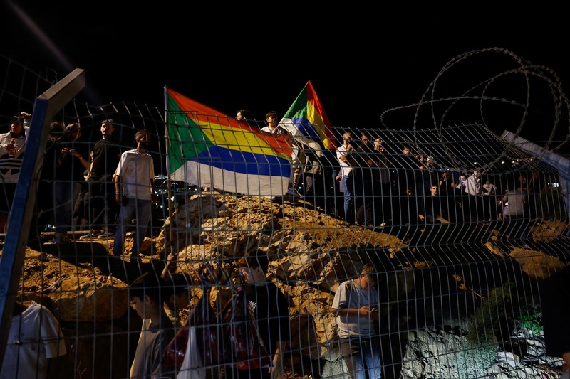SYRIA-SECURITY/DRUZE-DAMASCUS Smoke rises after Israeli strikes on Syria's defense ministry in Damascus, according to Al Jazeera TV, in Damascus, Syria July 16, 2025. REUTERS/Khalil Ashawi
