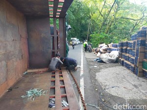 Truk Terguling di Jalan Singaraja Denpasar, Arus Lalin Terganggu