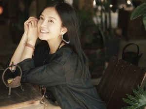 Dihilangkan China, Vicki Zhao Perdalam Agama hingga Berlatih Mantra