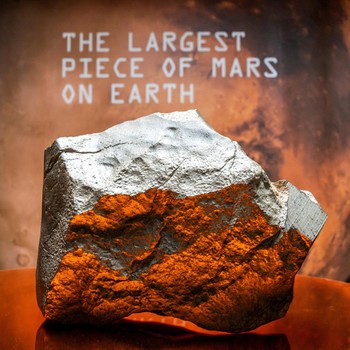 Penampakan Bongkahan Batu dari Mars Dilelang, Laku Terjual Rp86,3 M