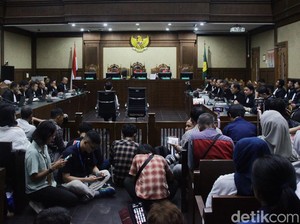 Video: Momen Pengunjung Sidang Riuh saat Tom Lembong Divonis 4,5 Tahun