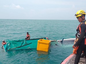 Kapal di Pangkalpinang Karam Usai Tabrak Karang, Tiga Nelayan Selamat