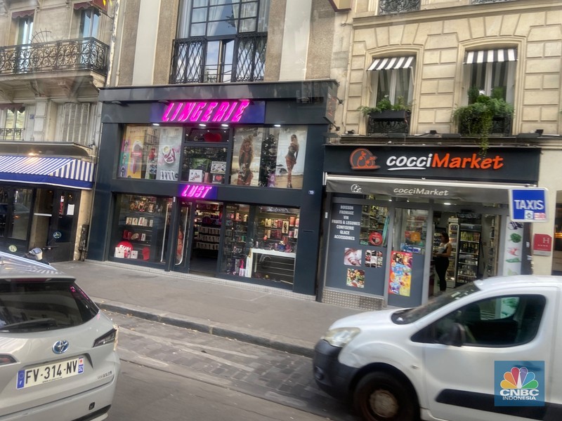 Melihat 'Red Distrik' Paris Pigalle, Dulu Terbesar Eropa Sebelum Pindah ke Amsterdam. Melihat 'Red Distrik' Paris Pigalle, Dulu Terbesar Eropa Sebelum Pindah ke Amsterdam. (CNBC Indonesia/Seft Oktarianisa)