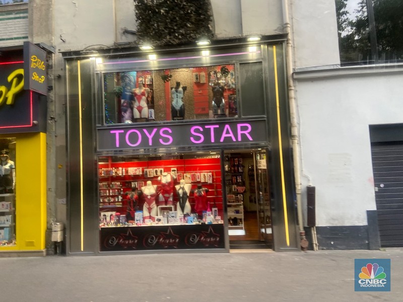 Melihat 'Red Distrik' Paris Pigalle, Dulu Terbesar Eropa Sebelum Pindah ke Amsterdam. Melihat 'Red Distrik' Paris Pigalle, Dulu Terbesar Eropa Sebelum Pindah ke Amsterdam. (CNBC Indonesia/Seft Oktarianisa)