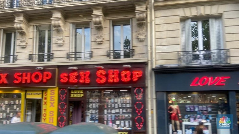 Melihat 'Red Distrik' Paris Pigalle, Dulu Terbesar Eropa Sebelum Pindah ke Amsterdam. (CNBC Indonesia/Seft Oktarianisa)