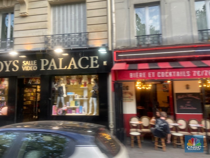 Melihat 'Red Distrik' Paris Pigalle, Dulu Terbesar Eropa Sebelum Pindah ke Amsterdam. Melihat 'Red Distrik' Paris Pigalle, Dulu Terbesar Eropa Sebelum Pindah ke Amsterdam. (CNBC Indonesia/Seft Oktarianisa)