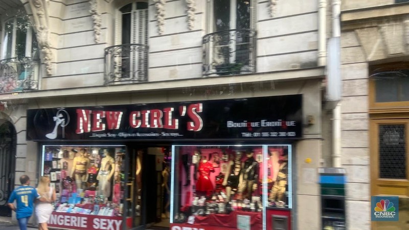 Melihat 'Red Distrik' Paris Pigalle, Dulu Terbesar Eropa Sebelum Pindah ke Amsterdam. (CNBC Indonesia/Seft Oktarianisa)