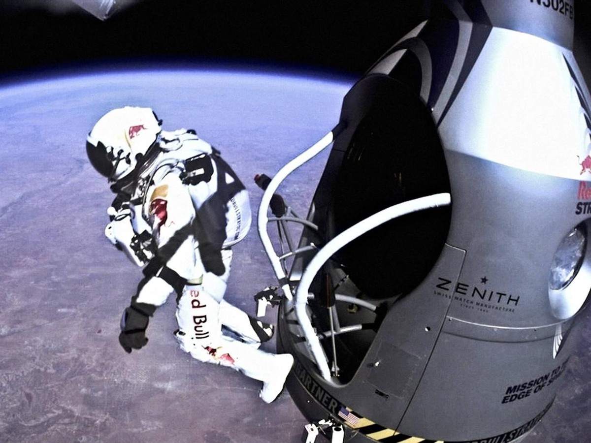 Mantan Astronaut NASA Melihat Bola Logam Misterius Saat Terbang di Texas