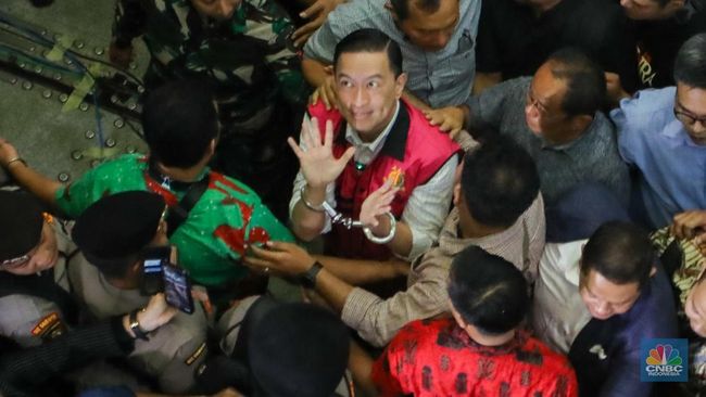 Ekspresi Tom Lembong Usai Divonis Hukuman 4,5 Tahun Penjara