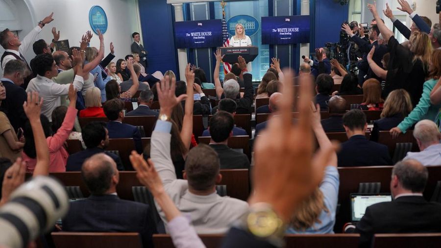  Make-up partially covers the back of the right hand of U.S. President Donald Trump as he speaks to members of the media upon his arrival from Pennsylvania, at Joint Base Andrews, Maryland, U.S., July 15, 2025. In a July 17, 2025 press briefing, U.S. Press Secretary Karoline Leavitt read a statement from his doctor that President Trump has a chronic venous insufficiency