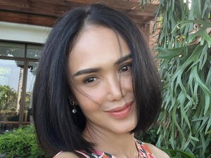 Video: Yuni Shara Hobi Koleksi Tanaman Hijau di Rumahnya
