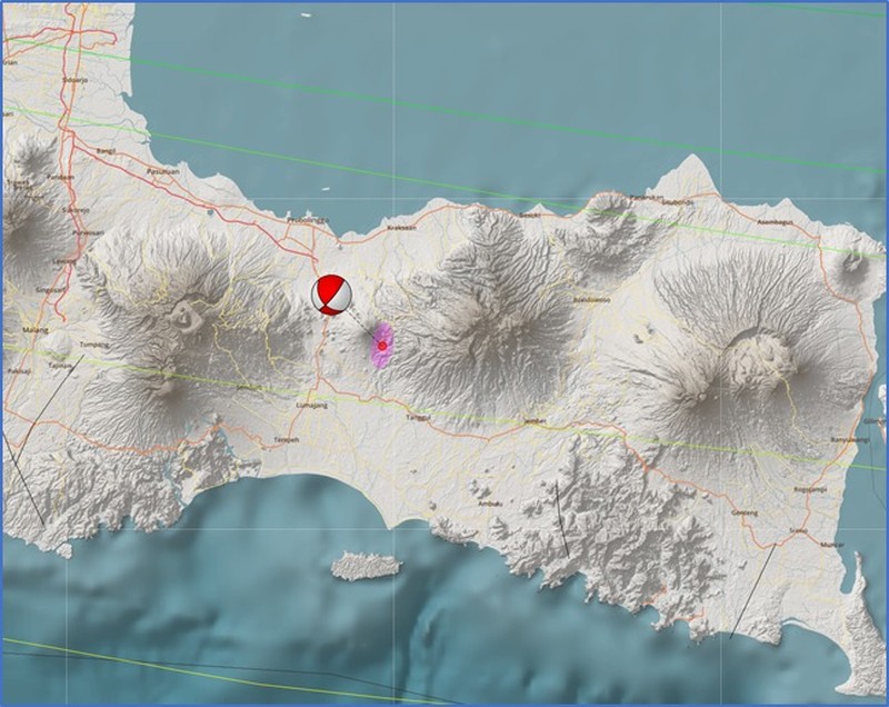 Tim gabungan melakukan pemadaman titik api pada Kebakaran Hutan dan Lahan (Karhutla) yang terjadi di dua kecamatan yang ada di Kabupaten Simalungun, Provinsi Sumatera Utara, pada Kamis (17/7) pukul 10.00 WIB. (Dok. BPBD Kabupaten Simalungun)