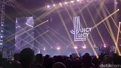 Juicy Luicy Hentak Penonton Pensi SKYAVENUE 2025