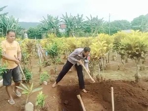 Kisah Aipda Purwanto Polantas Pekalongan Jadi Relawan Gali Kubur