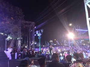 Penampilan Cakra Khan Warnai Malam Puncak Hari Jadi ke-598 Cirebon