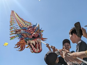 Serunya Festival Layang-layang di Pantai Dlodo Tulungagung