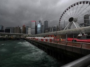 Hong Kong Keluarkan Peringatan Topan Wipha, Ratusan Penerbangan Dibatalkan