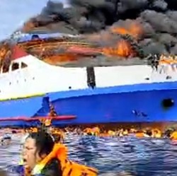 Kapal Motor Barcelona 5 Terbakar, Penumpang Panik Lompat ke Laut