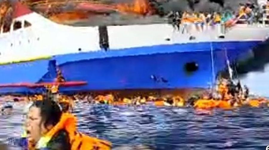 KM Barcelona 5 dilaporkan terbakar di Pulau Taliase, Minahasa Utara, Minggu (20/7/2025). (Istimewa)