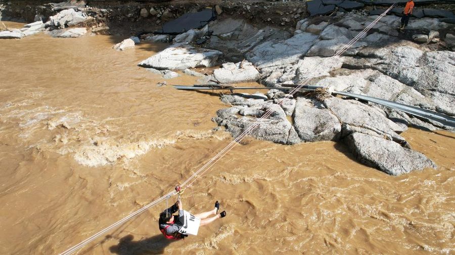 Korea Selatan dilanda bencana banjir dan tanah longsor akibat hujan deras, Minggu (20/7/2025). (via REUTERS/YONHAP NEWS AGENCY)