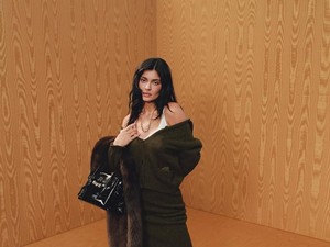 Tatapan Kosong Kylie Jenner di Kampanye Miu Miu Bikin Heboh