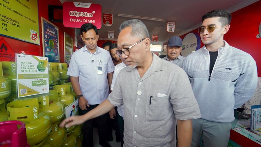 Menteri Koordinator Bidang Pangan (Menko) Zulkifli Hasan (Zulhas) mengecek kesiapan peluncuran Koperasi Desa (Kopdes) Merah Putih di Klaten, Jawa Tengah, hari ini. Peluncuran Kopdes Merah Putih direncanakan akan diluncurkan oleh Presiden Prabowo, Senin (21/7/2025). (Istimewa)