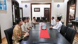 Video: Momen Pertemuan Prabowo dan Jokowi di Solo 