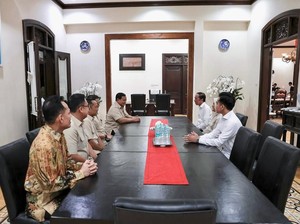 Video: Momen Pertemuan Prabowo dan Jokowi di Solo