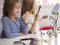 Jangan Belikan Anak Make Up Mainan, BPOM Peringatkan Bahayanya