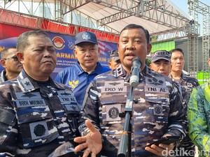 TNI AL Duga Kebakaran KM Barcelona Disebabkan Ledakan dari Ruang Mesin