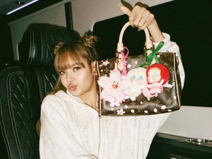 Lisa BLACKPINK Bikin Boneka Crybaby Jadi Tren Baru, Geser Popularitas Labubu