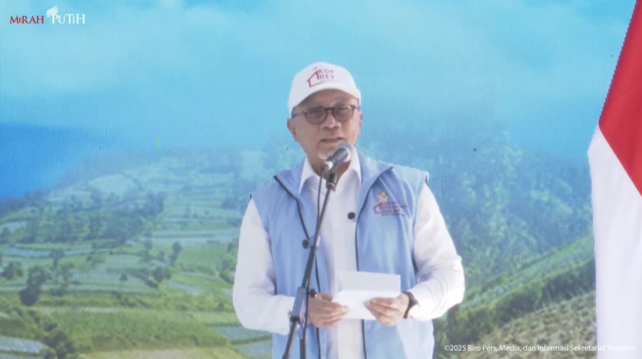 Menko Pangan Zulkifli Hasan saat menyampaikan sambutan dalam peluncuran Kelembagaan 80.000 Koperasi Desa/Kelurahan Merah Putih, di Koperasi Desa Merah Putih, Desa Bentangan, Klaten, Jawa Tengah, Senin (21/7/2025). (Tangkapan Layar Youtube Sekretariat Presiden)