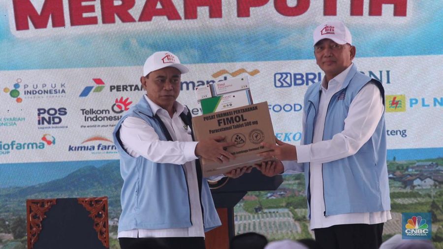 Presiden RI Prabowo Subianto dalam peresmian Koperasi Desa Merah Putih. Presiden RI Prabowo Subianto dalam peresmian Koperasi Desa Merah Putih, Desa Bentangan, Klaten, Jawa Tengah, Senin, (21/7/2025). (CNBC Indonesia/Muhammad Sabki)