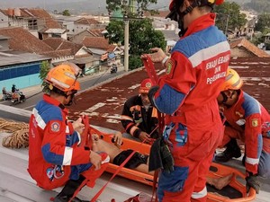 Keceriaan Randi Bermain Layangan yang Berujung Petaka