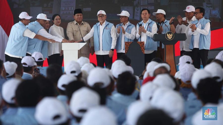 Presiden RI Prabowo Subianto dalam peresmian Koperasi Desa Merah Putih. Presiden RI Prabowo Subianto dalam peresmian Koperasi Desa Merah Putih, Desa Bentangan, Klaten, Jawa Tengah, Senin, (21/7/2025). (CNBC Indonesia/Muhammad Sabki)