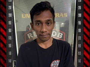 Tampang Pria Curi HP Kasir Minimarket Modus Pura-pura Belanja di Maros