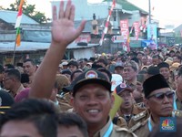 Ribuan kepala desa menghadiri Peluncuran Kelembagaan 80.000 Koperasi Desa/Kelurahan Merah Putih, Desa Bengkal, Kabupaten Temanggung, Jawa Tengah, Senin (21/7/2025). (CNBC Indonesia/Muhammad Sabki)