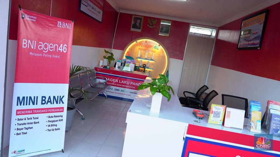 Ribuan kepala desa menghadiri Peluncuran Kelembagaan 80.000 Koperasi Desa/Kelurahan Merah Putih, Desa Bengkal, Kabupaten Temanggung, Jawa Tengah, Senin (21/7/2025). (CNBC Indonesia/Muhammad Sabki)