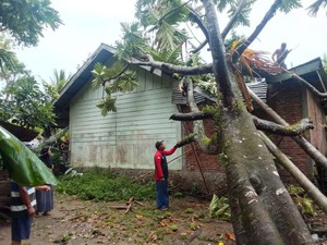 Diterjang Angin Kencang, 23 Rumah-3 Toko di Aceh Besar Rusak