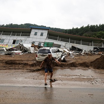 Potret Korsel Porak-poranda, Bak Dihantam Tsunami