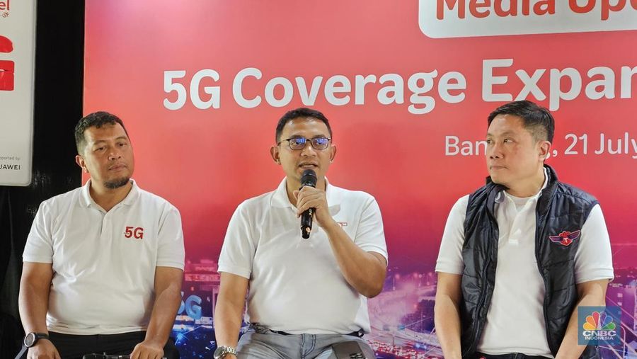 Telkomsel memperlus jaringan 5G di wilayah Bandung Raya, Senin (21/7/2025). (CNBC Indonesia/Intan Rakhmayanti Dewi)