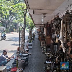 Toko Barang Antik di Menteng Sepi-Pembeli Kabur, Pedagang 'Menangis'